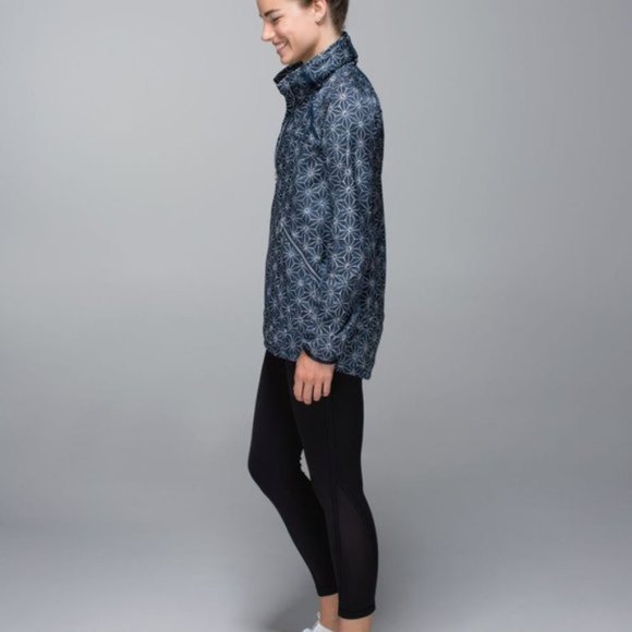 Lululemon Miss Misty Pullover Exploded Sashico Star Windbreak Rain Jacket Size 2 - Picture 3 of 13
